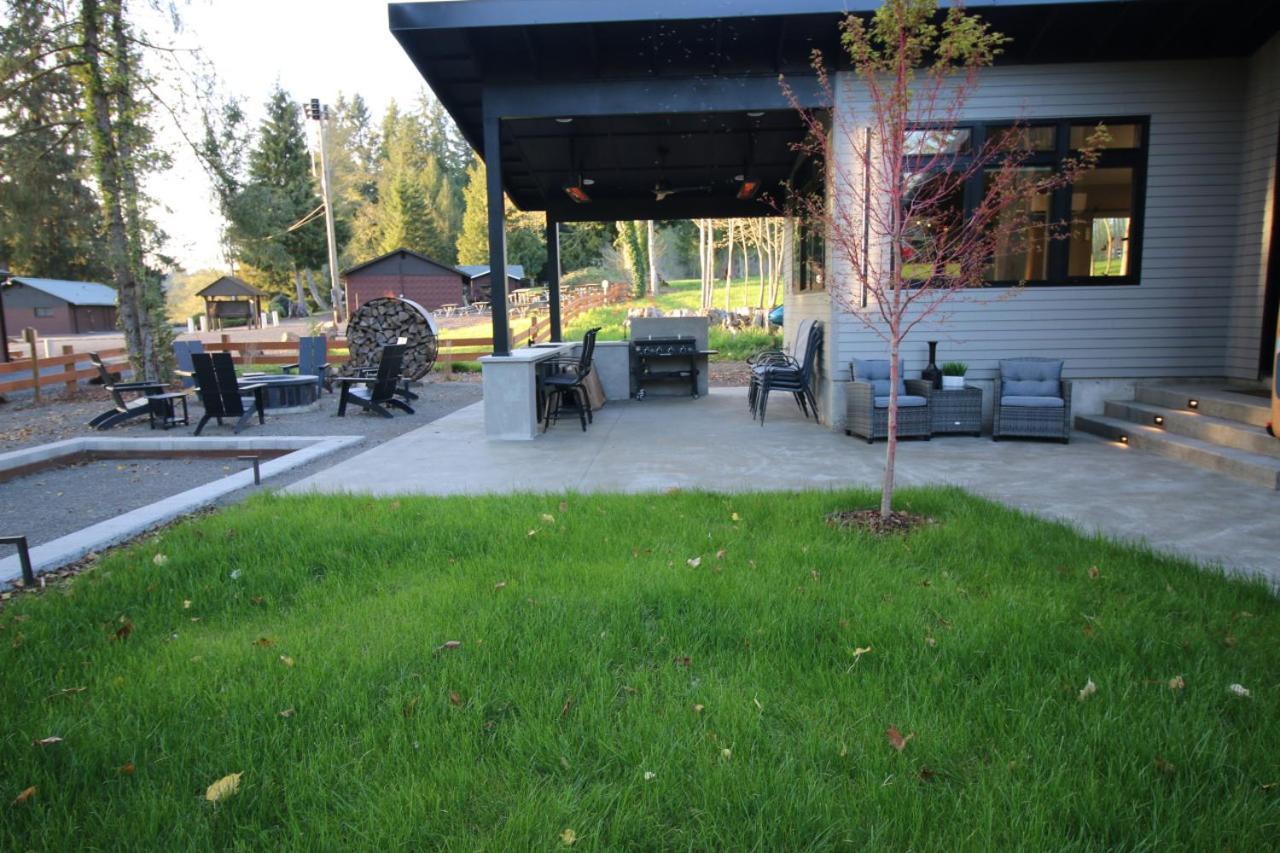 Luxe Lake Cabin Hot Tub Grill Firepit Ev Charger Onalaska Eksteriør bilde